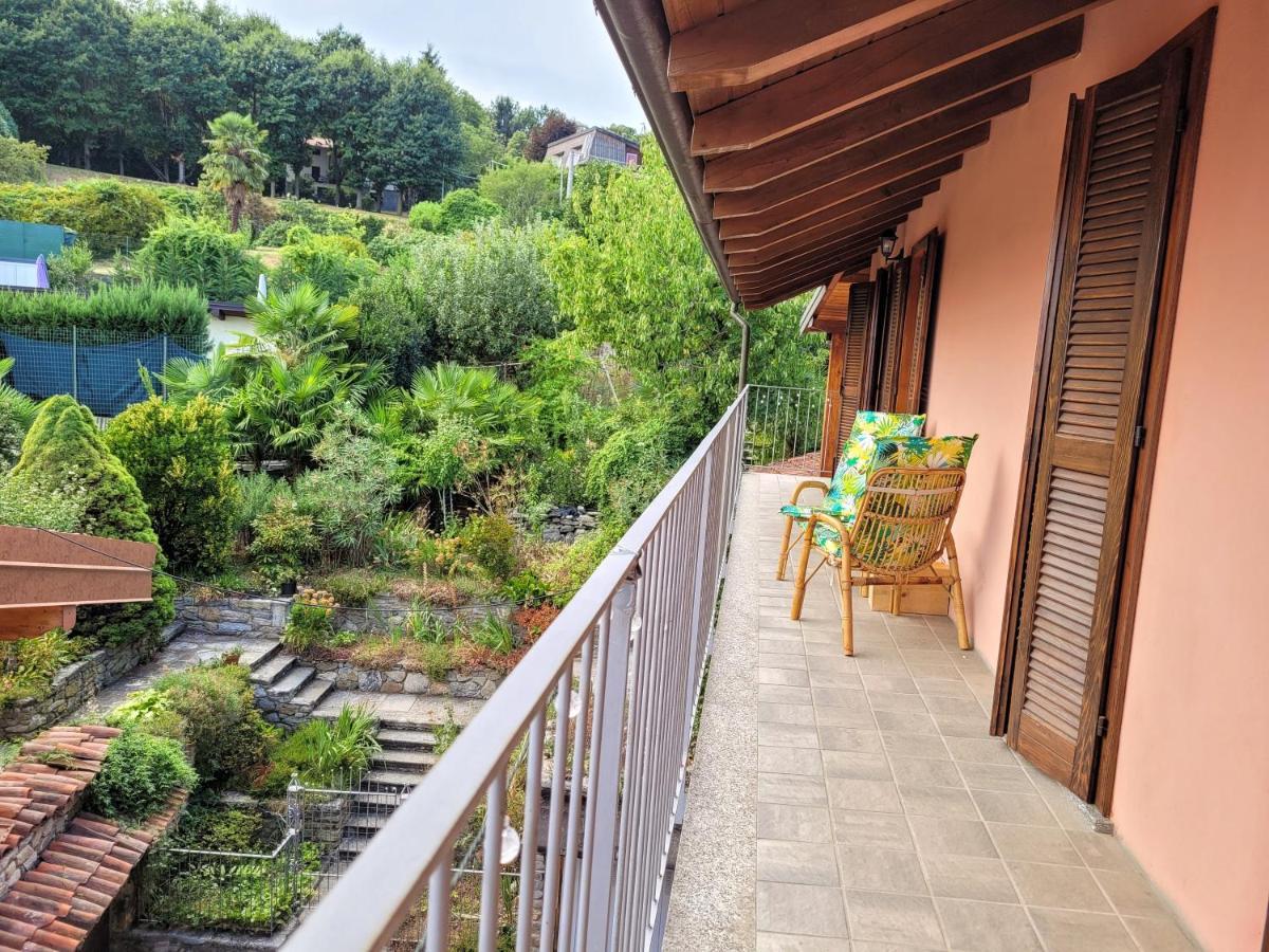 La Mansarda Del Ciliegio - Deliziosa Mansarda Con Giardino A 6 Km Da Arona Apartment Exterior photo